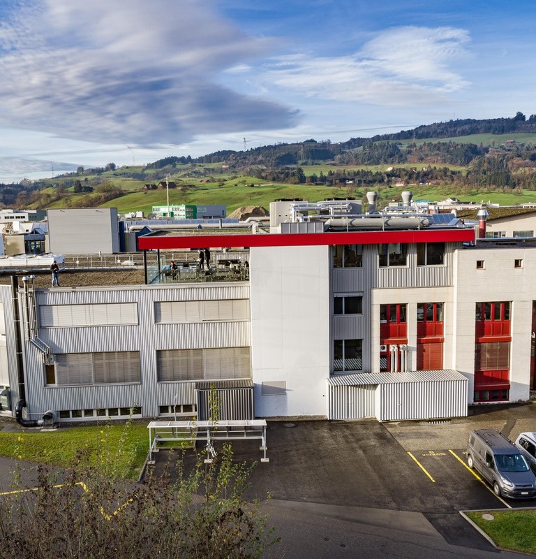 Ansicht des GS-Gebäudes nach der vierten Erweiterung im Jahr 2019.