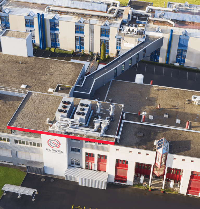 Luftaufnahme der nebeneinander liegenden Gebäude von GS Swiss PCB und Hofstetter PCB aus dem Jahre 2023.