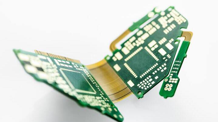 Rigid-flex PCB for implanted pacemaker.